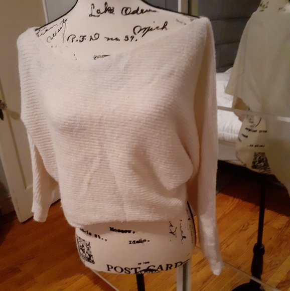 Forever 21 off the shoulder sweater - Picture 2 of 3